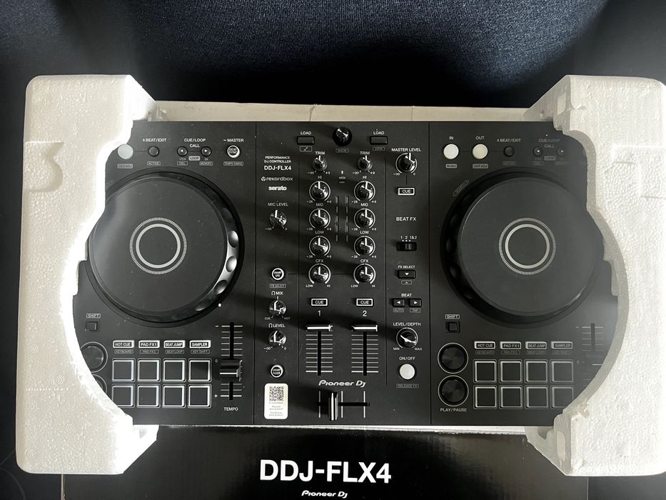 Mixer DJ DDJ-FLX4 cu 2 canale