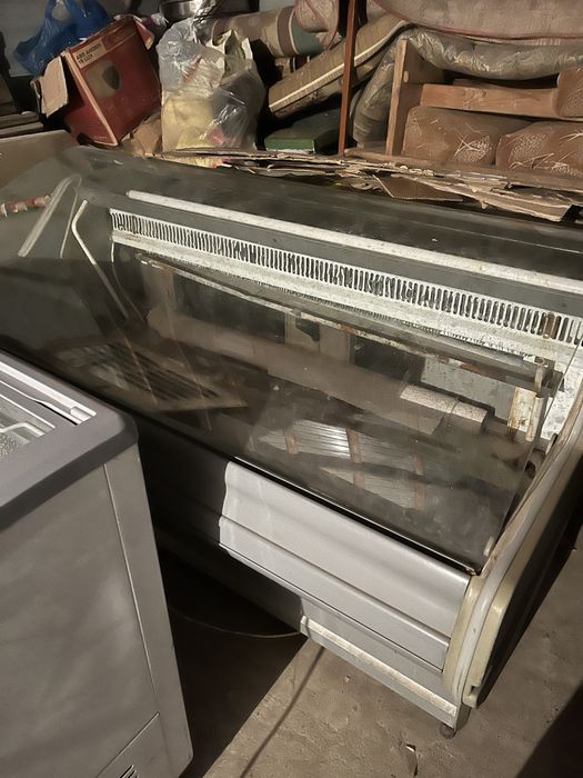 Продам витринные холодильники бу