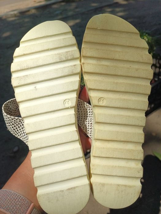 Продам босоножки 38 размер