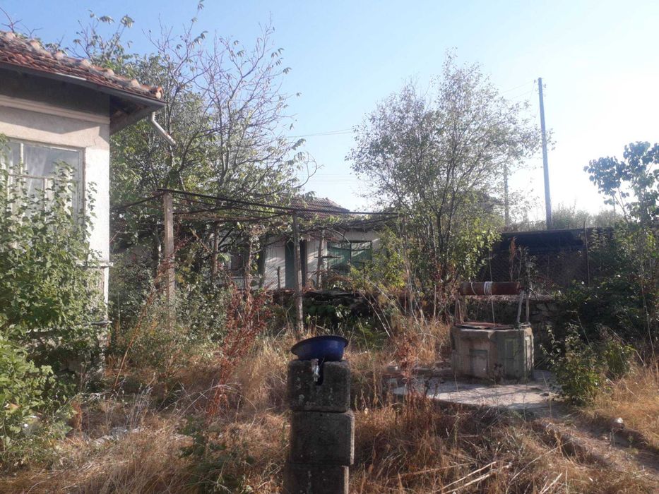 Къща  в село Помощник