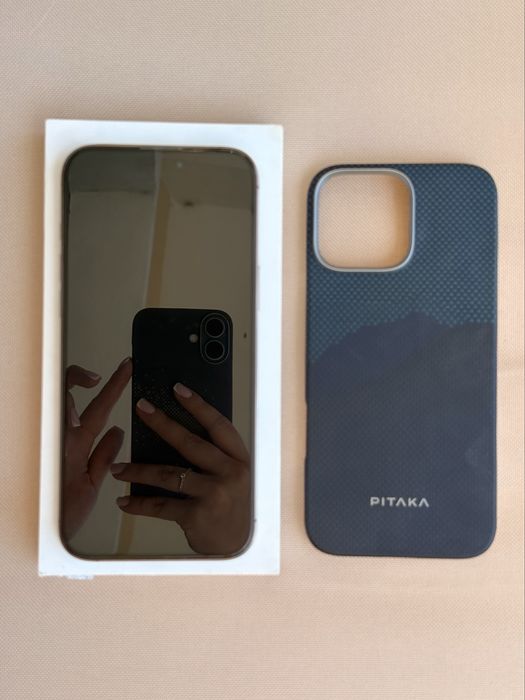 iPhone 16 Pro Max 256 GB — Desert Titanium