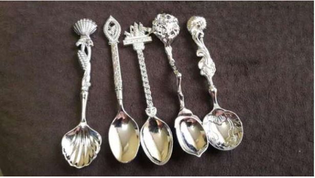 СРЕБЪРНИ / бронзови подаръчни лъжици лъжички за кафе десерт чай