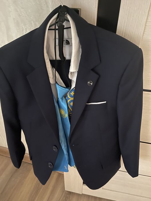 Продам школьные формы, белые рубашки