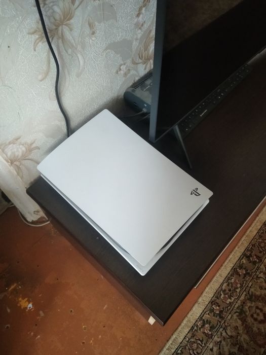 PlayStation 5 в отличном состоянии.