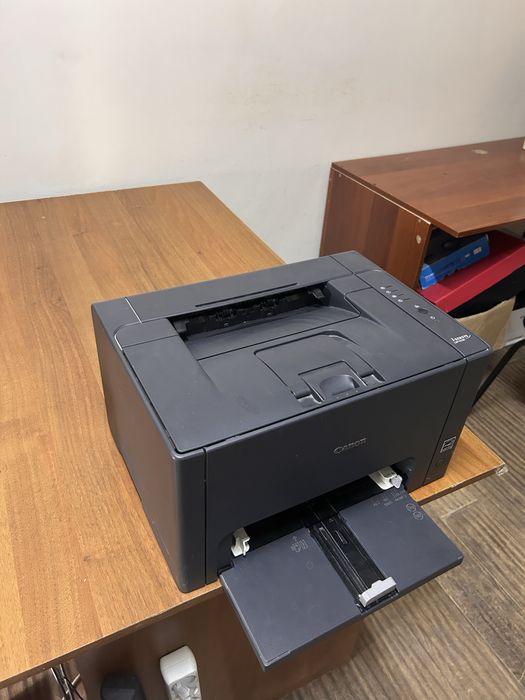 Продается цветной принтер Canon lbp7018