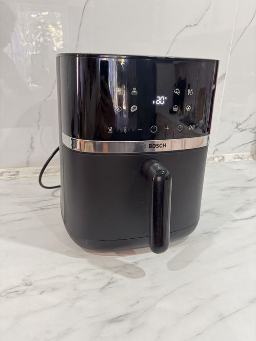 Friteuza cu aer cald, AirFryer  Bosch serie 4, 6.1l, 2050W, Nou