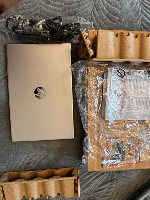 Ноутбук HP 15.6" / 8 Гб / SSD 512 Гб / Процессор AMD Ryzen 3 7320U