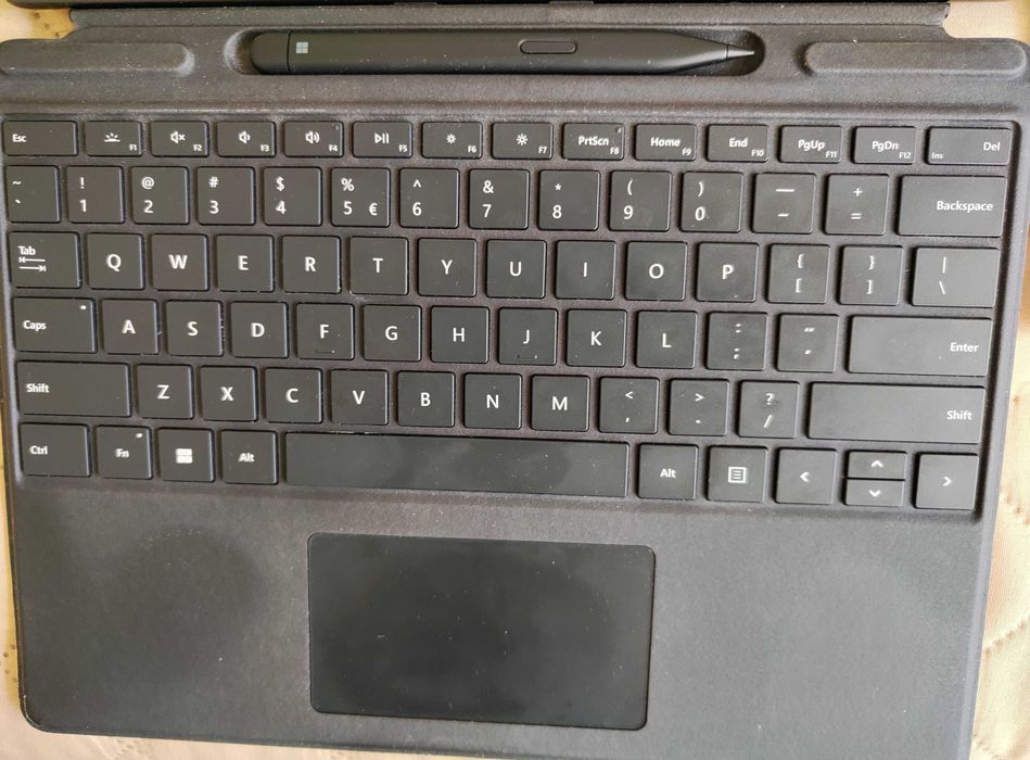 Microsoft Surface Pro 9, i7, 16 GB RAM, 512 GB SSD,Tastatură QWERTY  s- a redus recent la RON 6800 !