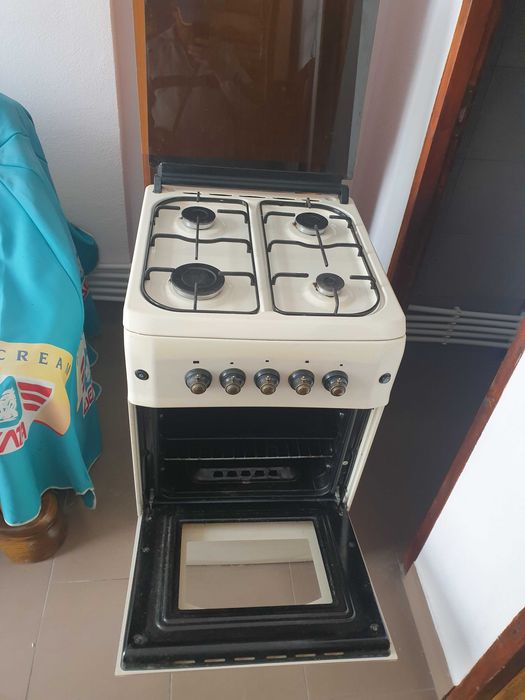 Aragaz 4 ochiuri-cuptor gaz-studio casa