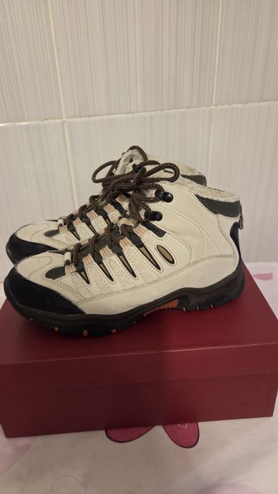 Продам кросовки зимние на мальчика