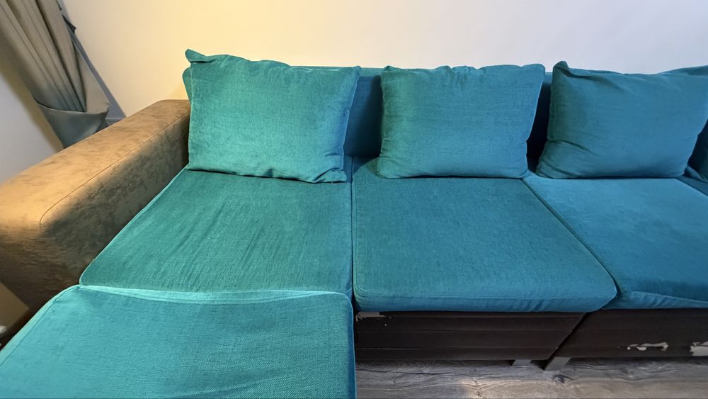 Диван състоящ се от три модула - троен и двоен диван + табуретка