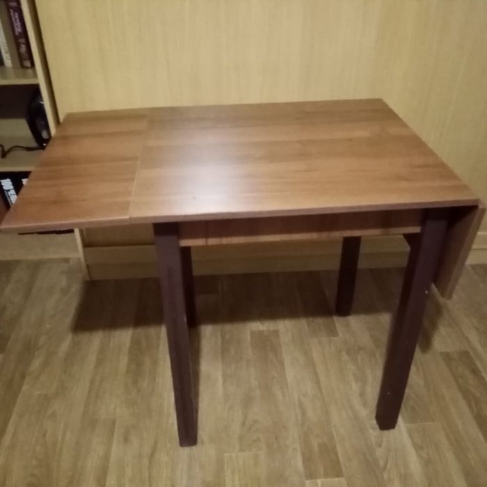 Стол кухонный небольшой