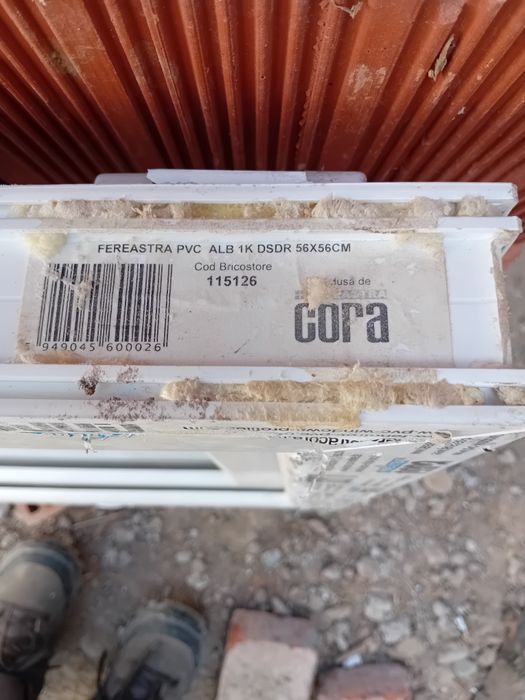 Vînd 2 buc.geam termopan pentru baie!