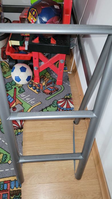 Vând pat supraetajat, Ikea, pentru un copil de 6 ani +