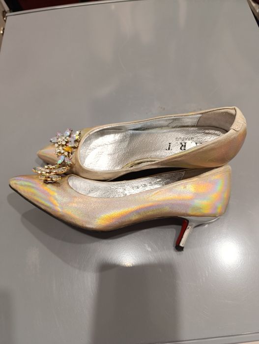 Продам туфли со стразами р 35