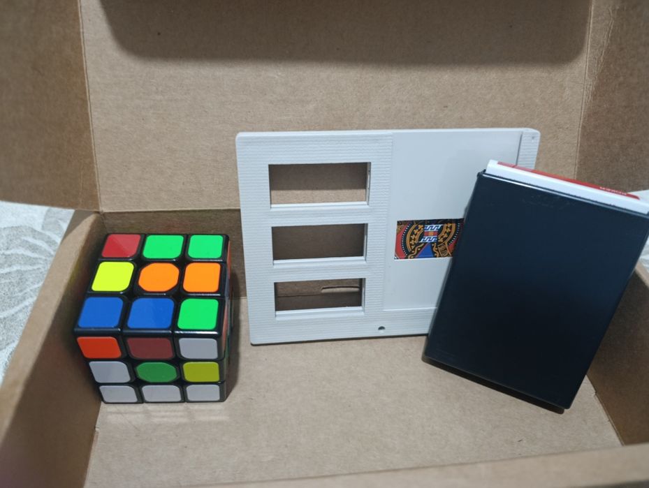 Набор фокусов и смарт часы.