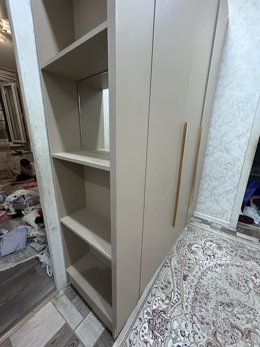 Продам Распашной шкаф 3 КОРПУСНАЯ