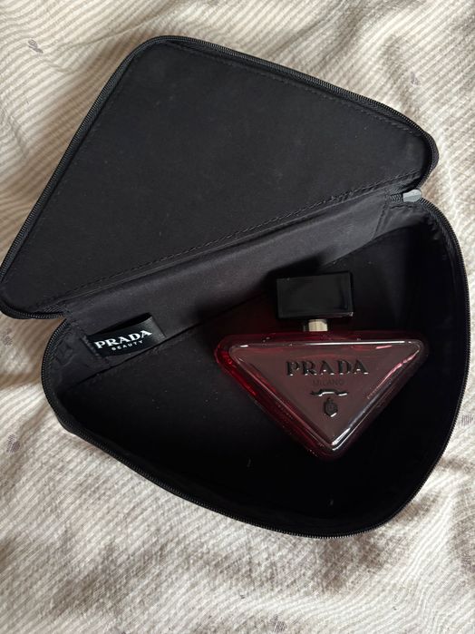 Prada paradox parfume + подарък несесер