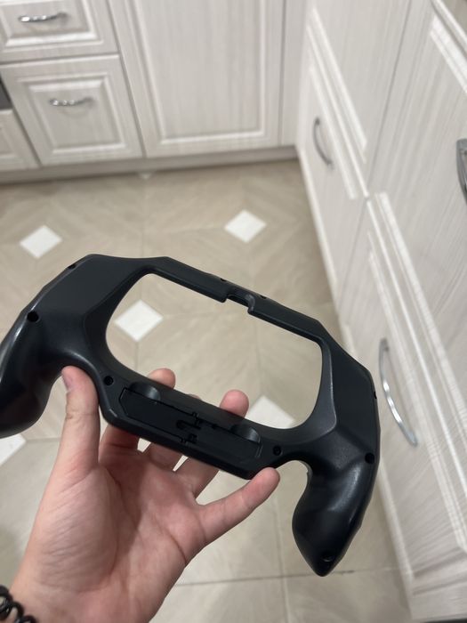 Удобный держатель для PS Vita