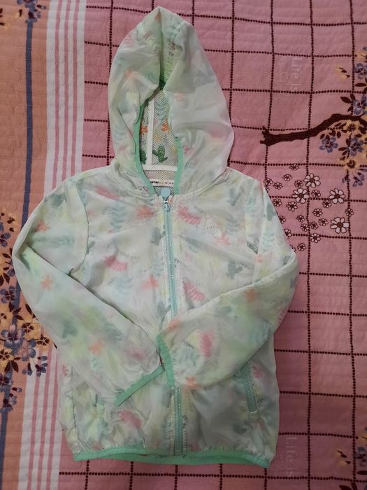 Продам верхнюю одежду на девочку