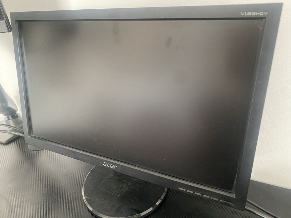Монитор рабочий с кабелем VGA и питание шнур