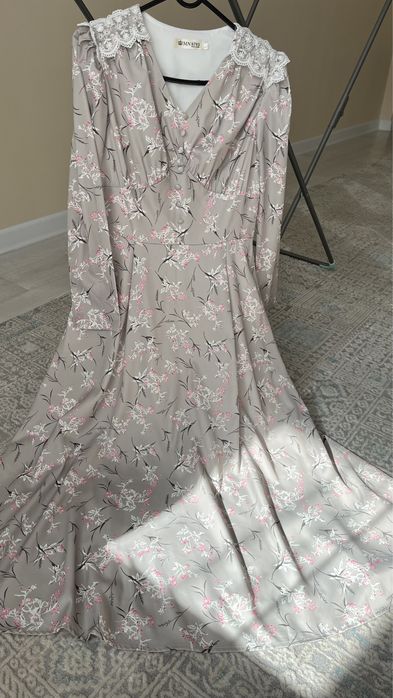 Продам платье длина миди