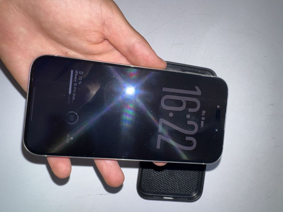Продаю iPhone 15 Pro   (128/8)