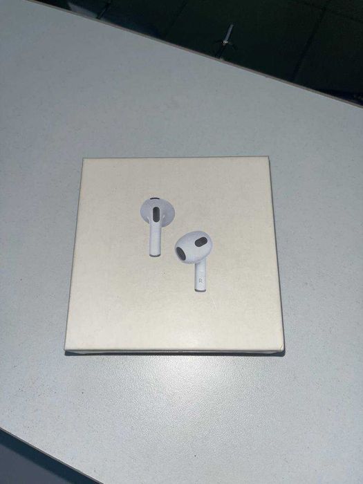 Наушники AirPods