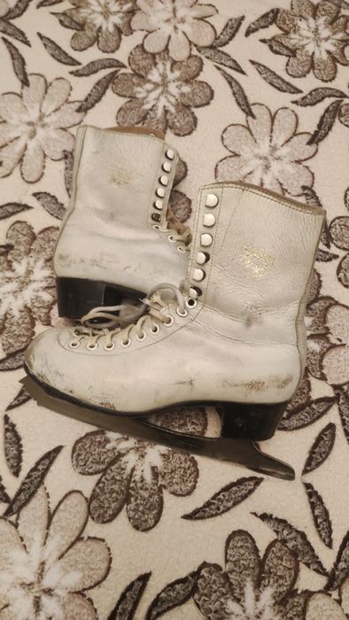 Продаю коньки фигурные