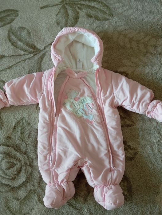 Демисезонный комбинезон для девочки