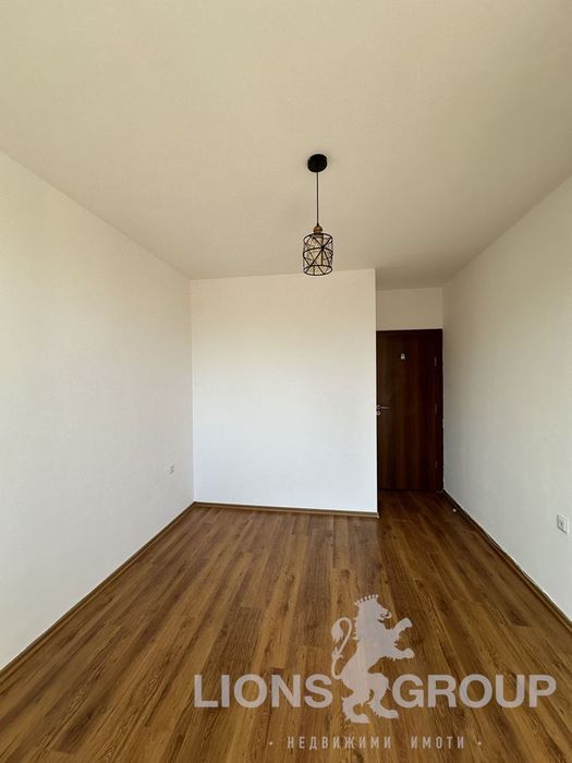 Продава се Тристаен апартамент в Варна, Възраждане 1 - 89 кв.м за 1852 €/кв.м - Снимка #8