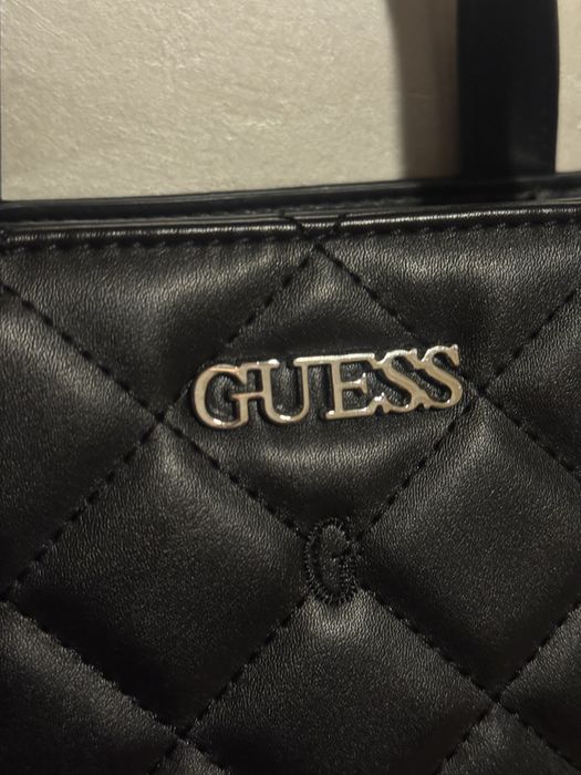 Оригинална дамска чанта Guess +оригиначен колан Guess – като нова
