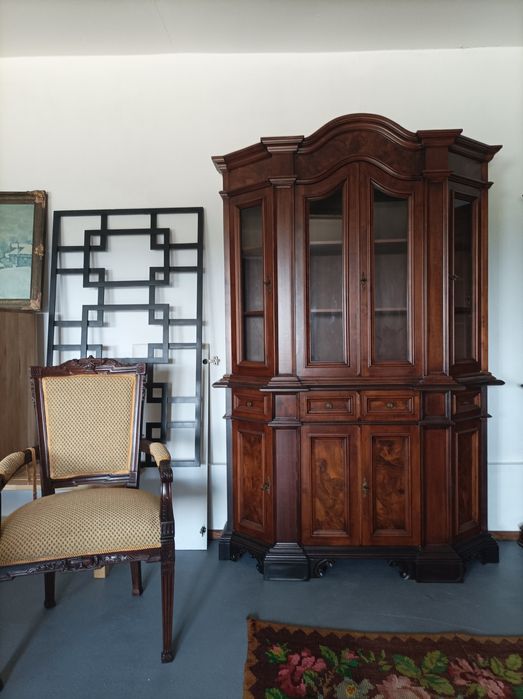 Mobilier recondiționat și nou