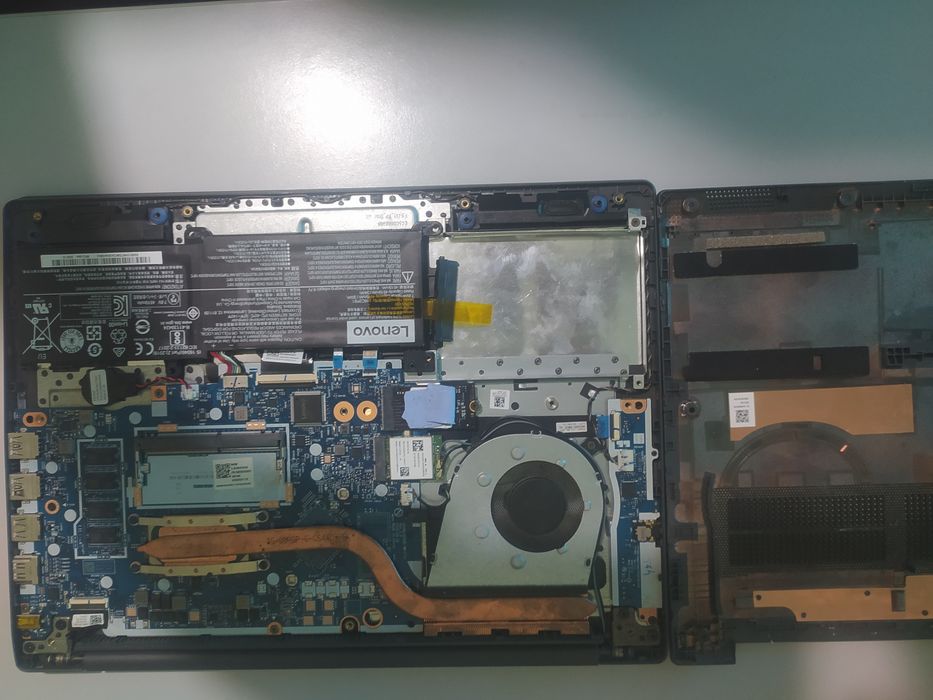 Ноутбук Lenovo V14-IIL (i5) на запчасти / под восстановление