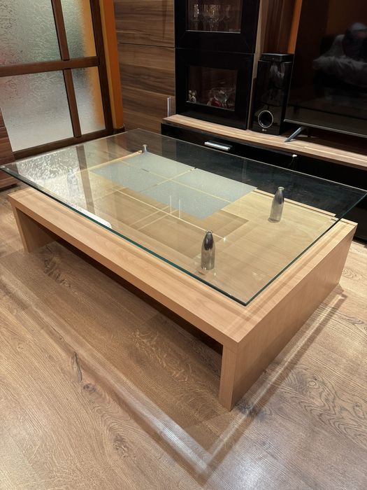 Холна маса със стъкло