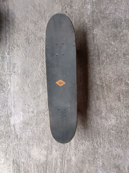 Skateboard  nou.