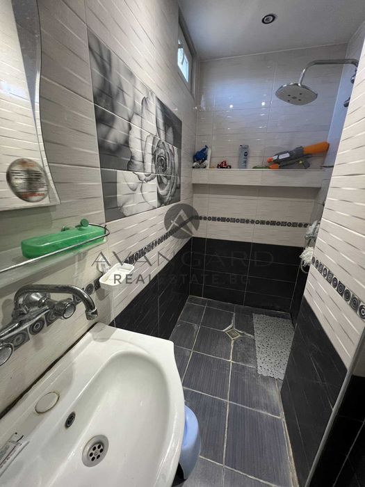 оф.22062 Етаж от къща + сутерен / Прослав