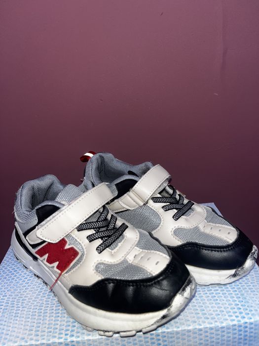 Продам кроссовки детские