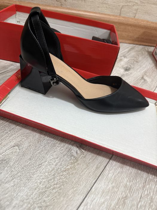 туфли на невысоком каблуке