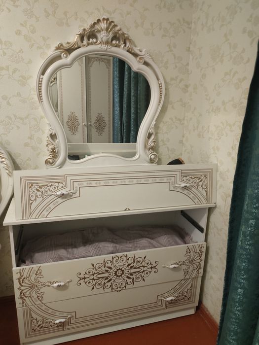 Шкаф, кравать, тумбочка