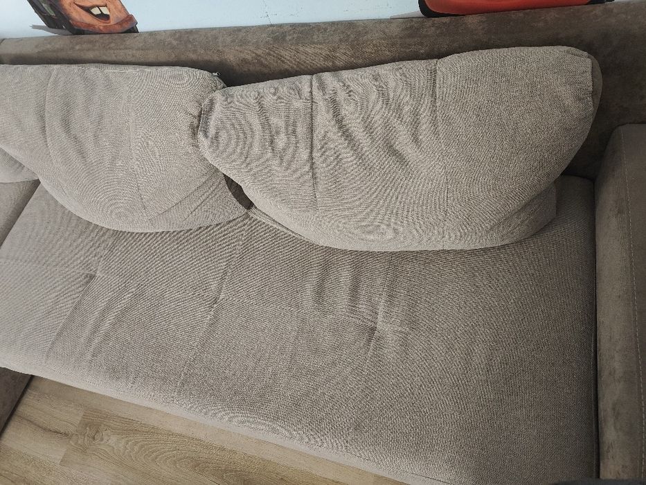 Разтегателен диван с ракла и холна маса