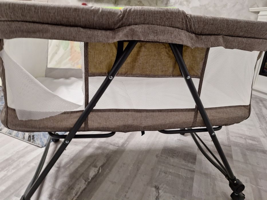 Pătuț pentru bebeluși cu upgrade de părinte atent