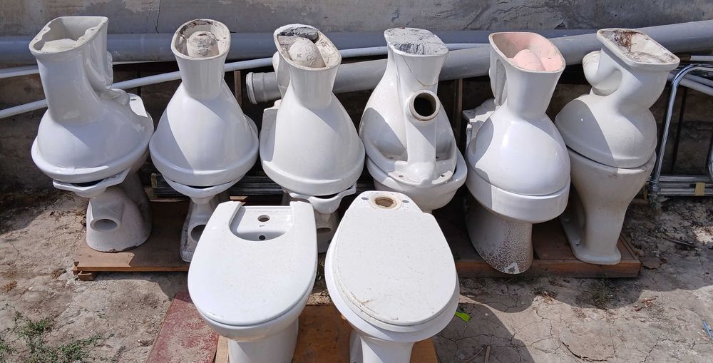 Б/у унитаз сотилади. Без бачок