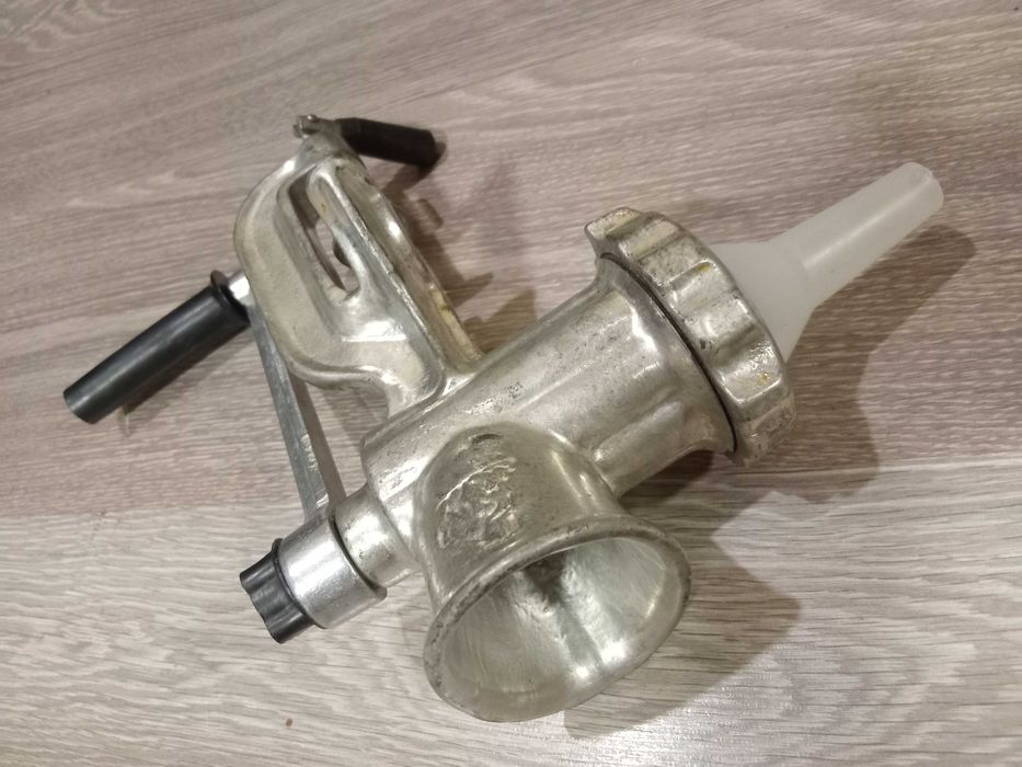 Руска машинка за мелене месо