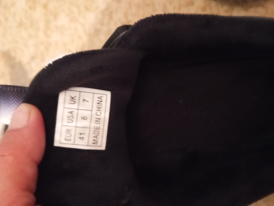 Продам зимние кроссовки