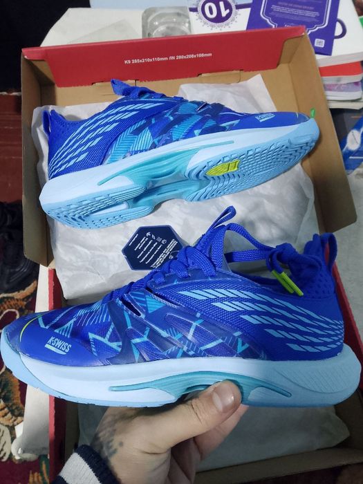 38 размер кросовка спортивный из Амереки  превезли женские оригинал.