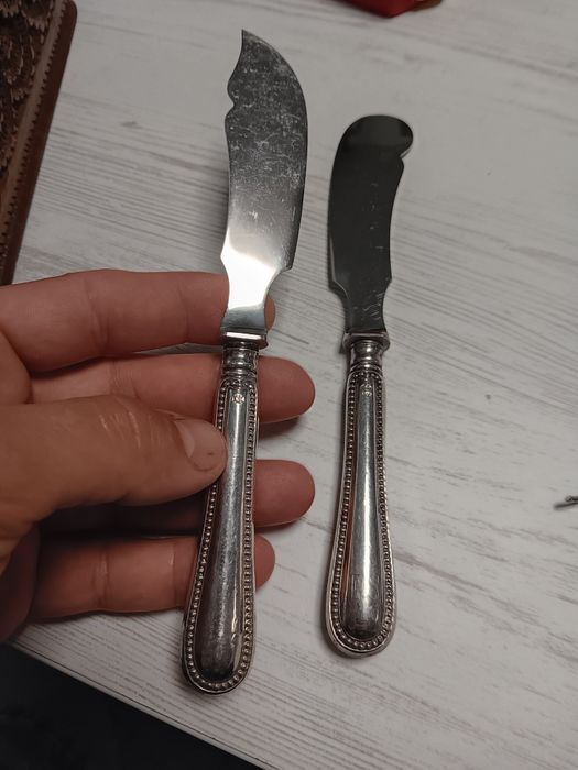 Set 2 cuțite vechi pentru pește, mânere argint 800, model deosebit