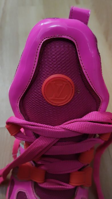 Adidași fucsia LV Nr 37