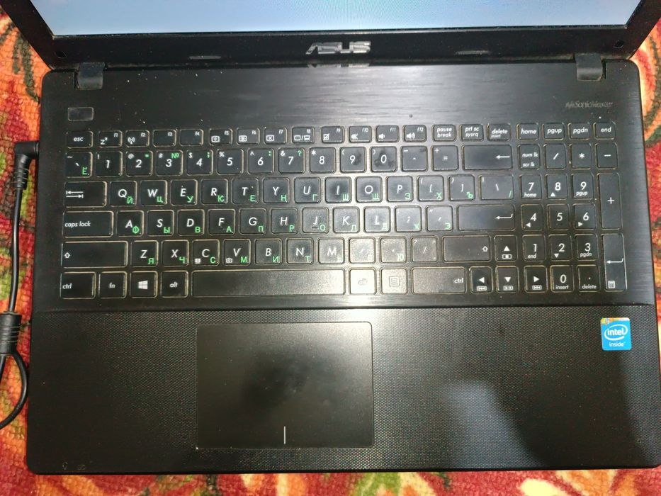 Ноутбук сотилади