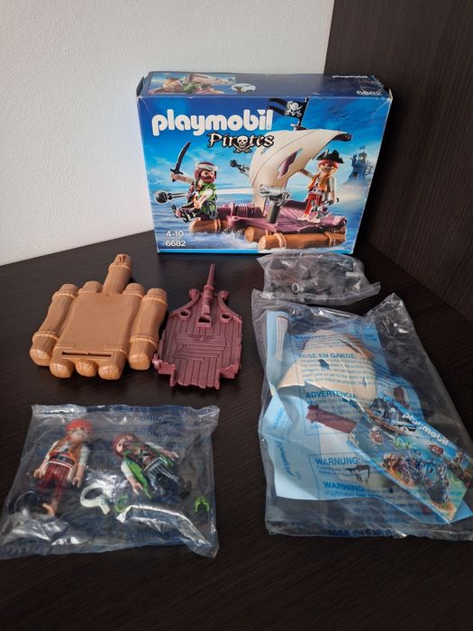 Playmobil Pirates - Pluta cu pirați (6682)nou sigilat.